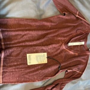 lulu lemon
cashlu v sweater